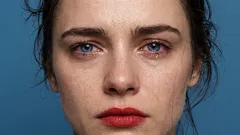 Wie man anhand des Aussehens einer Frau erkennen kann, dass es in ihrem Leben keine echte Liebe gab: 9 eindeutige Anzeichen